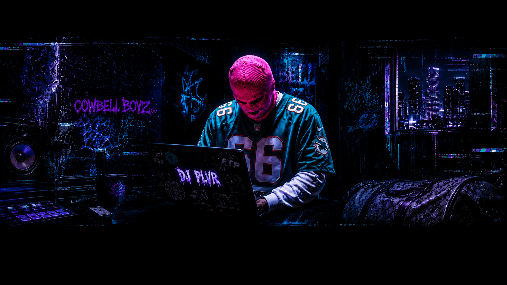 Arte de un DJ con máscara magenta en un estudio iluminado en azul y violeta
